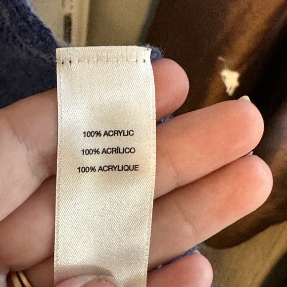 Light loose knit long blue open vest. - Picture 3 of 4